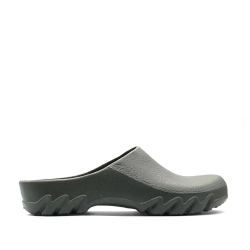 Zuecos de PVC verdes