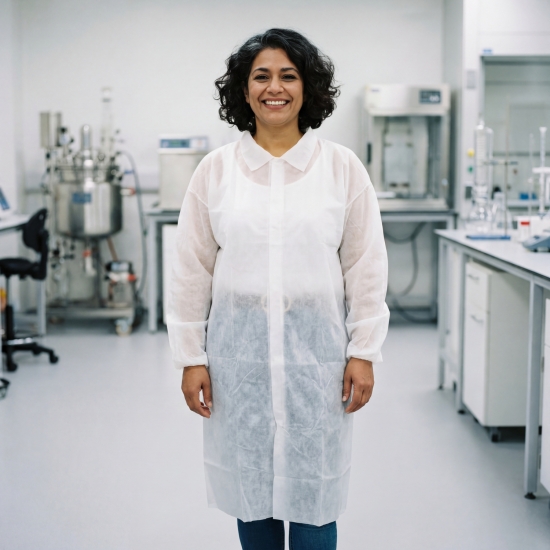 Bata De Polipropileno Con Cierre Frontal De Velcro. - FIELD